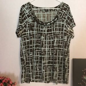 Geometric Pattern Top. Short Sleeve.